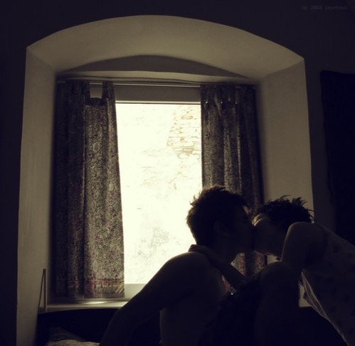 lovers kissing photos. lovers kissing photos.