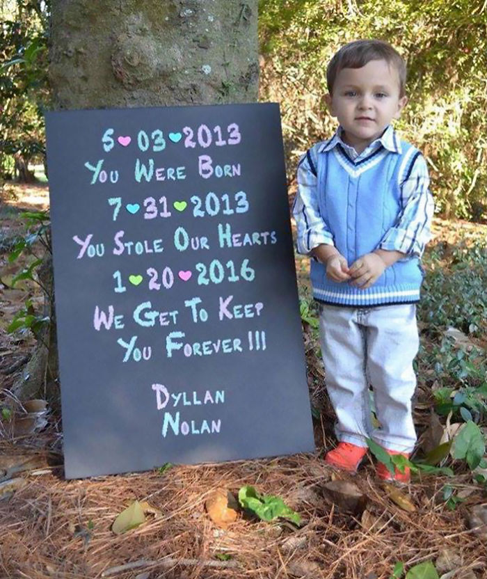 15+ Heartwarming Pics Of Children Who Were Just Adopted