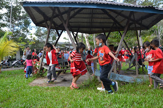 kegiatan mencari telur paskah