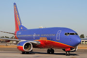 Southwest Airlines 7377H4 (32458/2517) N909WN turns into gate 1 at Orange . (apin wntaxisna)