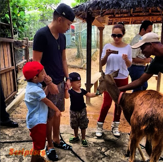 Gambar Nora Danish Bersama Anaknya Di Farm In The City Serdang