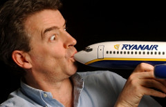 H Ryanair εκβιάζει κυβερνήσεις και τοπικές κοινωνίες όπου βρει