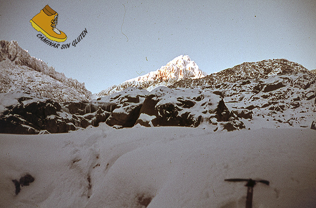 Primeras luces sobre el Pico Almanzor el día 7 de diciembre de 1975
