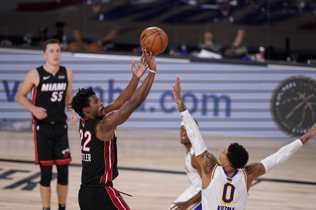 Butler se luce y el Heat se acerca 2-1 ante Lakers