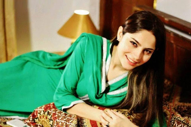 Beautiful Neelum Muneer HD Wallpaper