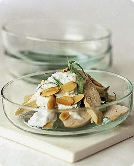 Petto di pollo con yogurt e lamelle di mandorla