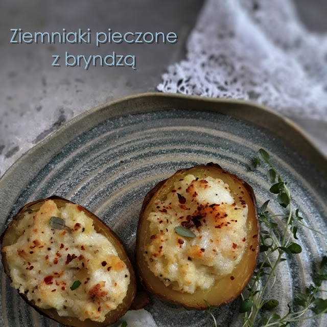 Pieczone ziemniaki z bryndzą