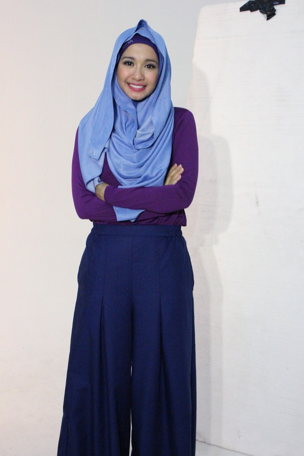 Gaya Hijab Artis Cantik Laudya Cynthia Bella Yang Simple Tapi Elegan