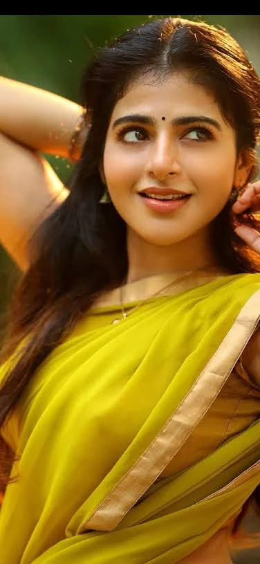 Iswarya Menon Hottest and Sexiest looks of All Time in Saree, Iswarya Menon Sexy nevel show in Saree, Iswarya Menon sexy thighs and Butt, Iswarya Menon hot boobs and Cleavage show, Iswarya Menon lovely smile, Iswarya Menon sexy Nevel show