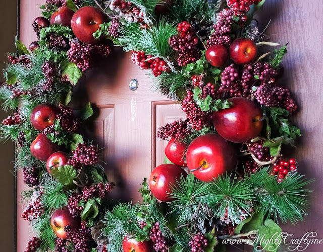 My Easy Updated Christmas Wreath -- www.MightyCrafty.me