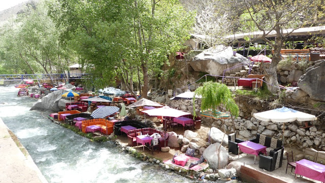 Setti-Fatma - Restaurants am Fluss