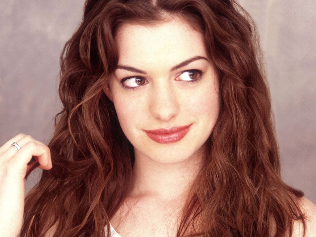 Hairstyles For Women With Bangs And Curly Hair Anne Hathaway Hairstyles 06