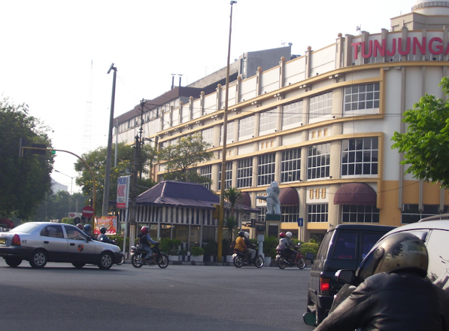 wisata jalan tunjungan surabaya