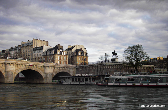 Passeio de barco pelo Rio Sena, Paris