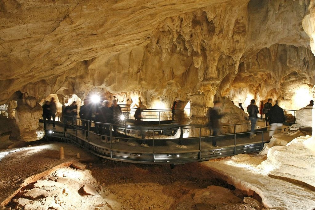 chauvet-cave-1 chauvet-cave-1