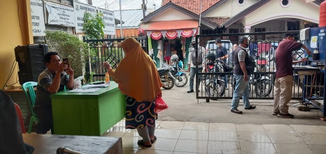 Pemdes Karang Asem Timur Menyalurkan Bantuan Bupati Bogor Tahap III