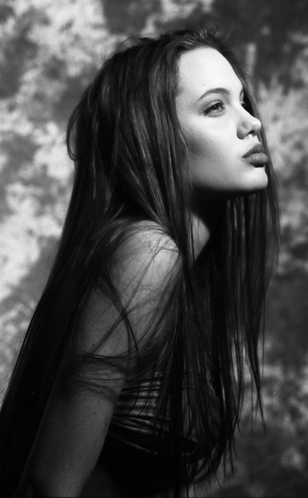 30 Stunning Black And White Photos Of Angelina Jolie From Her First Photoshoots When She Was