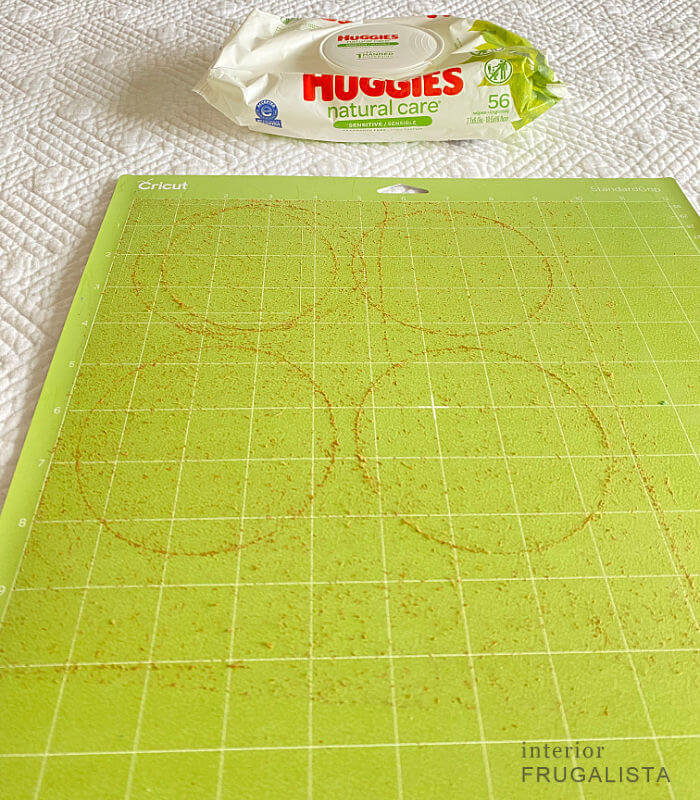 How to clean cutting mats the easy way with baby wipes.