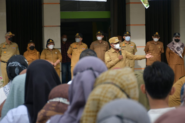 Hari Pertama Kerja Pasca Libur Lebaran, Bupati dan Wabup Sergai Melakukan Sidak dan Tingkat Kehadiran ASN 98 % Hari Pertama Kerja Pasca Libur Lebaran, Bupati dan Wabup Sergai Melakukan Sidak dan Tingkat Kehadiran ASN 98 %