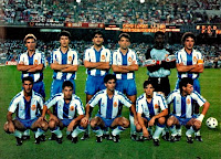 R. C. D. ESPAÑOL DE BARCELONA - Barcelona, España - Temporada 1988-89 - F. C. BARCELONA 2 (Beguiristain y Roberto), R. C. D. ESPAÑOL 0 - 03/09/1988 - Liga de 1ª División, jornada 1 - Barcelona, Nou Camp - Alineación: N'Kono; Eloy, Francis, Mandiá, Maestre;  Zubillaga (Álex García, 72'), Gabino, Gay, Orejuela (Pineda, 10'); Iñaki y Francis - El Español se clasificó 17º en la Liga de 1ª División y bajó a 2ª, tras perder la promoción con el Mallorca