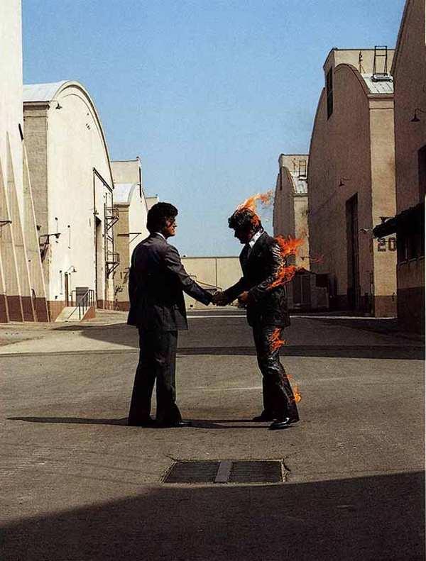 "Wish you were here"  Vorrei che Tu fossi Qui. Quante volte lo abbiamo detto a una persona cara lontano da noi e, non so voi, ma spesso mi ritrovo a pensare a questa malinconica canzone dei Pink Floyd, pezzo indelebile nella storia della musica. 