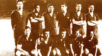 F. C. BARCELONA - Barcelona, España - Temporada 1963-64 - Sadurní, Benítez, Olivella, Eladio, Vergés, Fusté; Zaballa, Kocsis, Zaldúa, Pereda y Ré - CÓRDOBA C. F. 1 (Miralles), F. C. BARCELONA 2 (Zaldúa y Ré) - 17/05/1964 - Copa de España, octavos de final, partido de ida - Córdoba, estadio El Arcángel