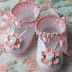 Gül goncası motifli kız bebek patik modeli