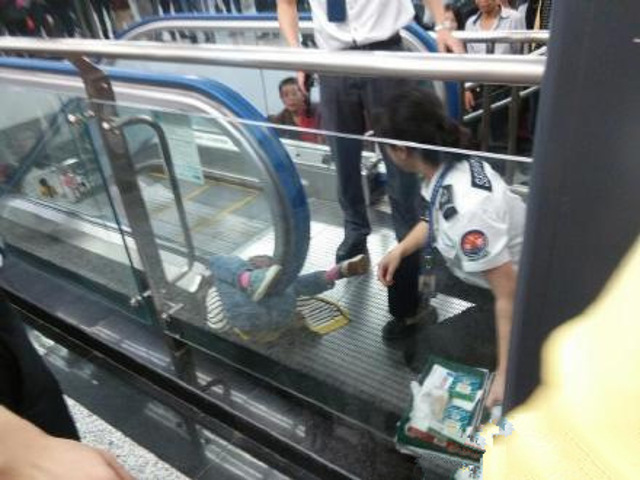 4-year-old Boy Passed Away In China After Getting Stuck In The Escalator! UNBELIEVABLE!