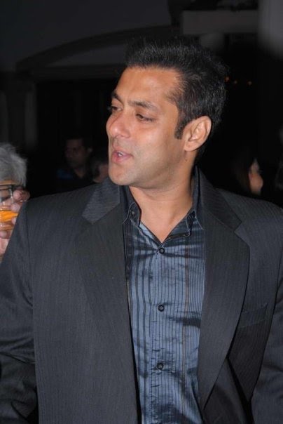 [Salman+Khan+@+Beena+Kak's+son's+post-wedding+party10.jpg]