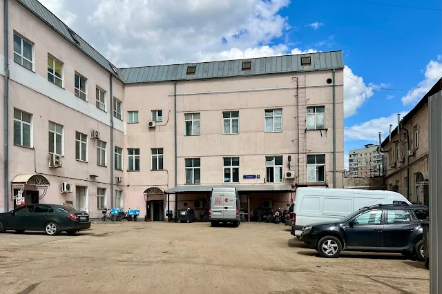 Русаковская улица, дворы, бывшая фабрика «Мосхимфармпрепараты имени Н. А. Семашко»