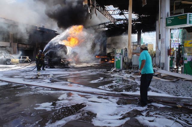 Resultado de imagem para incendio posto de gasolina por causa de celular