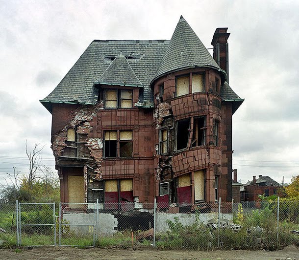 Ruins of Detroit.. Magnifique!