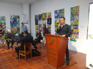 fotografia de Cesar Augusto Rincon Gonzalez durante acto cultural en Colombia