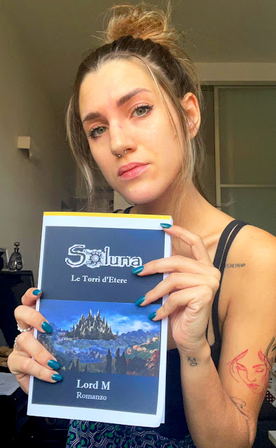 Iris Viola pernarella selfie soluna pietragrezza mesbaldan torri etere first trilogy lord m marco perrone fantasy romanzo romanzi saga libri libri isir taumante pernalerra mersio norrep book bestseller amazon scrittore