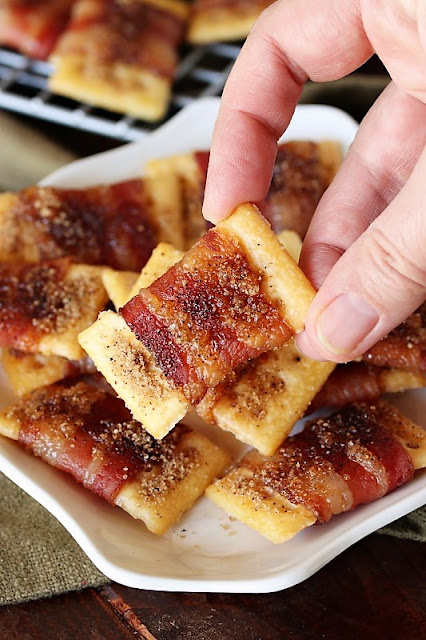 Sweet-&-Spicy Bacon Crackers photo