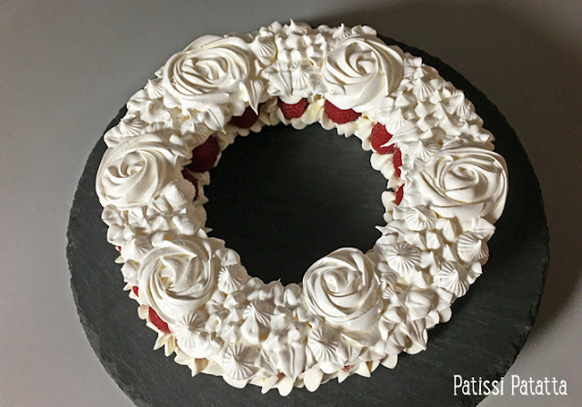 Couronne en meringue, meringue suisse, pavlova aux framboises, jolie meringue, meringue design, pavlova design, dessert maison, pocher une couronne en meringue, patissi-patatta