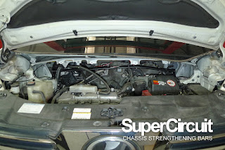 SUPERCIRCUIT Front Strut Bar installed to the Toyota Vellfire 2.4 ANH30.