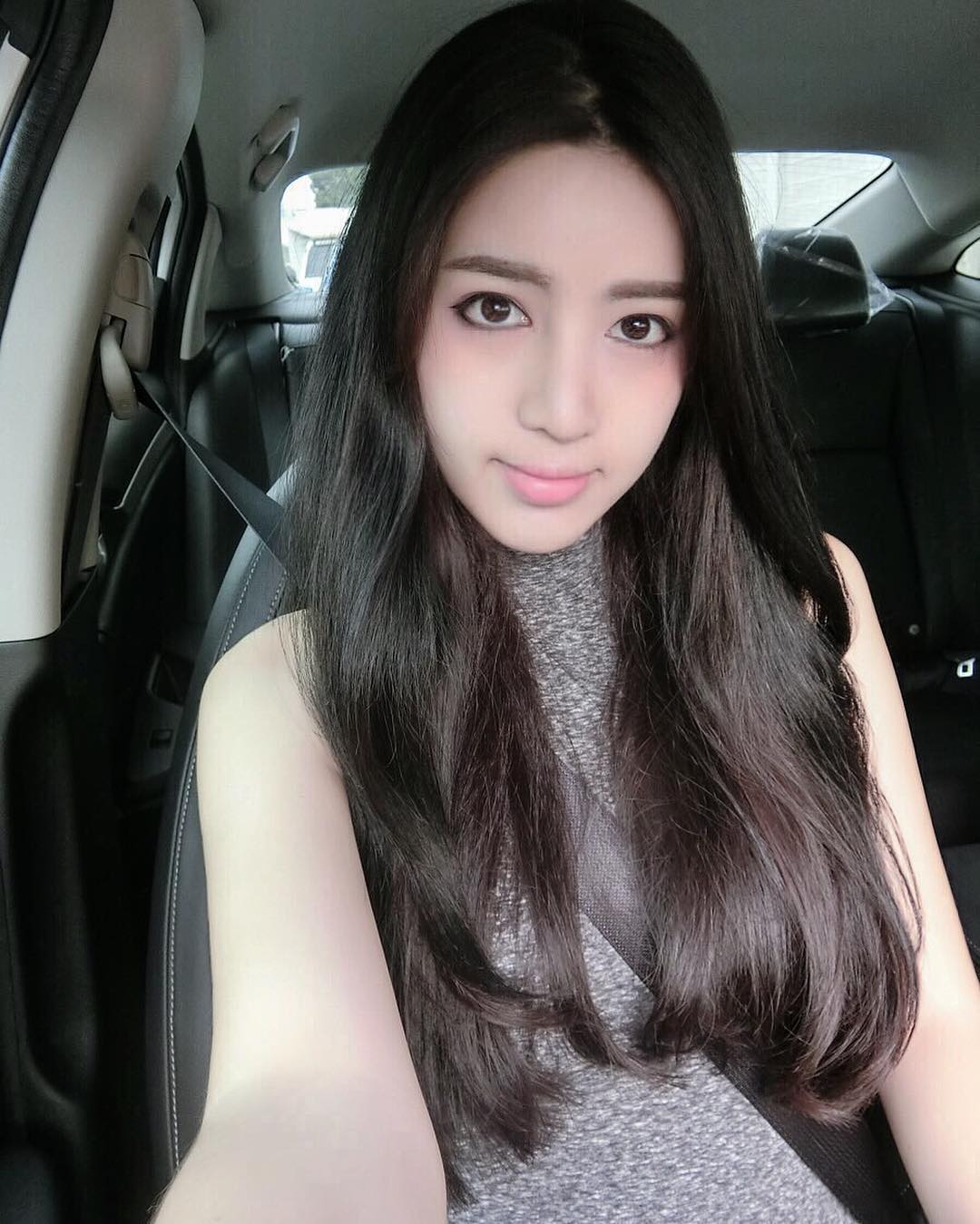 1st Runner up Miss Tiffany universe 2015 Alice Karnchaya beautiful Thai ladyboy instagram photo