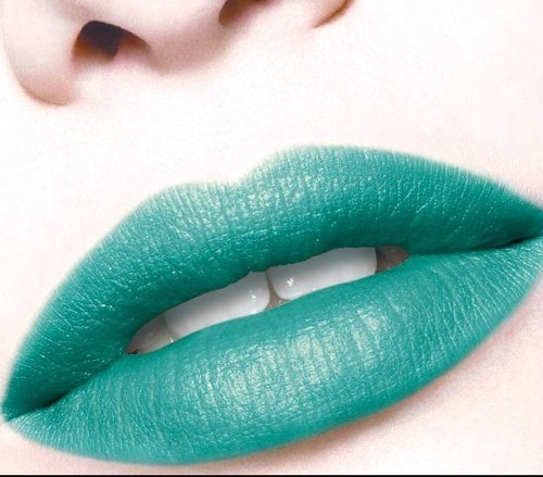 green lipstick