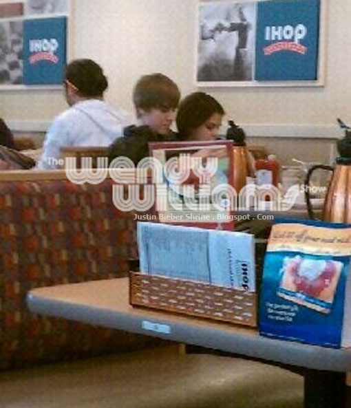pics of justin bieber and selena gomez. justin bieber selena gomez