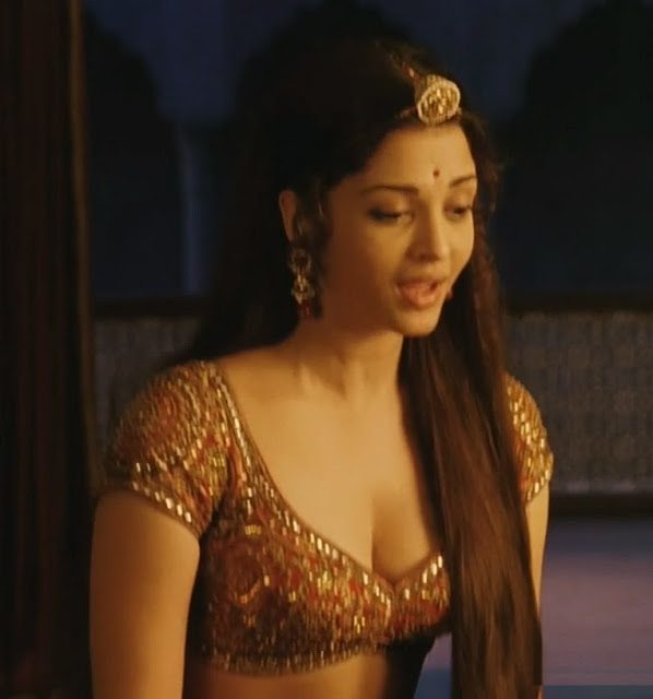 Aishwarya Rai jodha akber deep cleavage