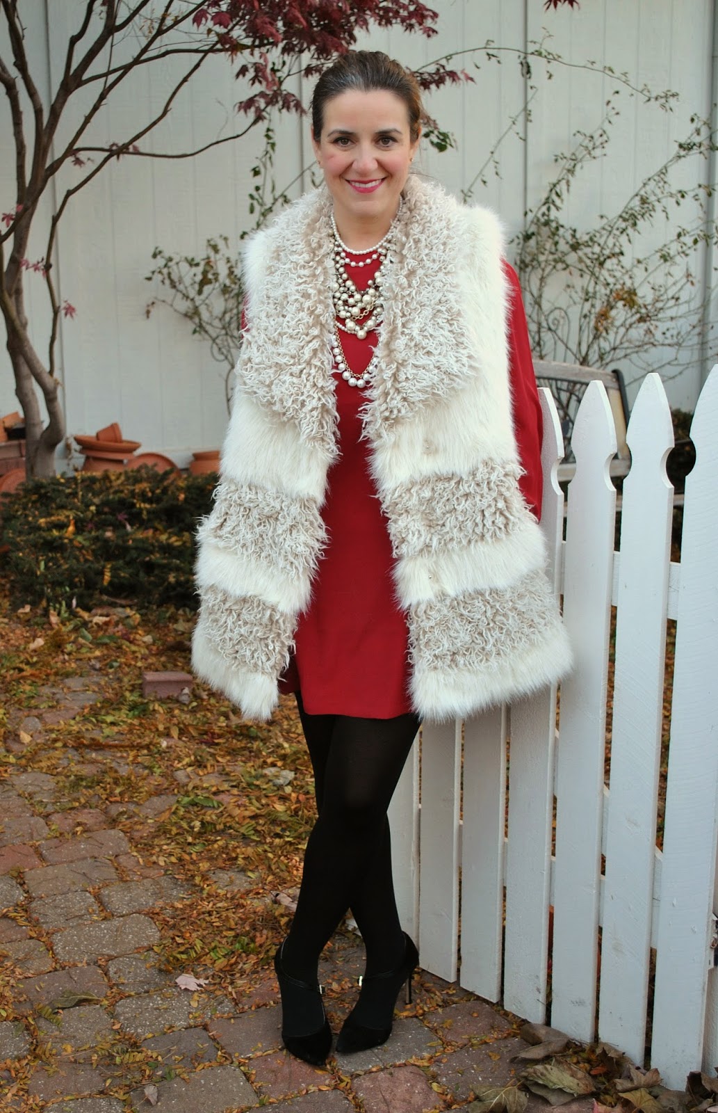 http://akstylemyway.blogspot.com/2014/11/one-dress-two-holiday-looks.html