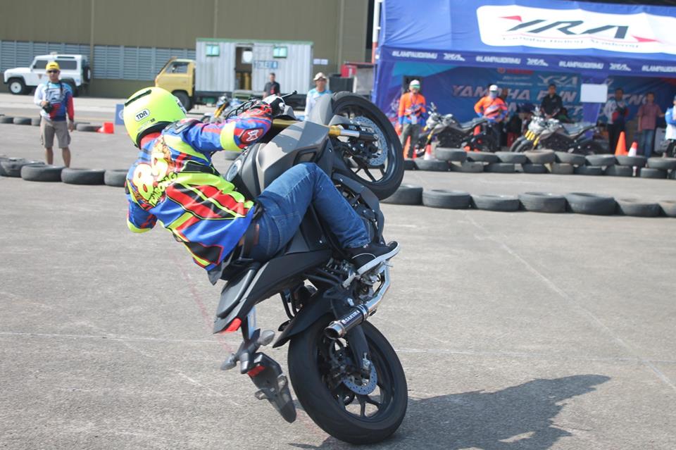 Foto Aksi Para Motor Freestyle  di Test Ride Sport Naked 