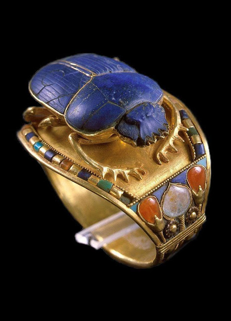 Imagen: Brazalete con escarabajo. Tumba Tutankamón.