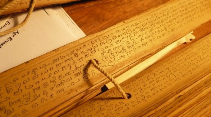 ஓலைச்சுவடி எழுத்துக்கள் அறிமுகமும் பாதுகாப்பும். / Palm-leaf manuscripts details in tamil.