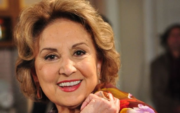 Eva Wilma como Tia Íris em Fina Estampa (Foto: Divulgação/TV Globo)