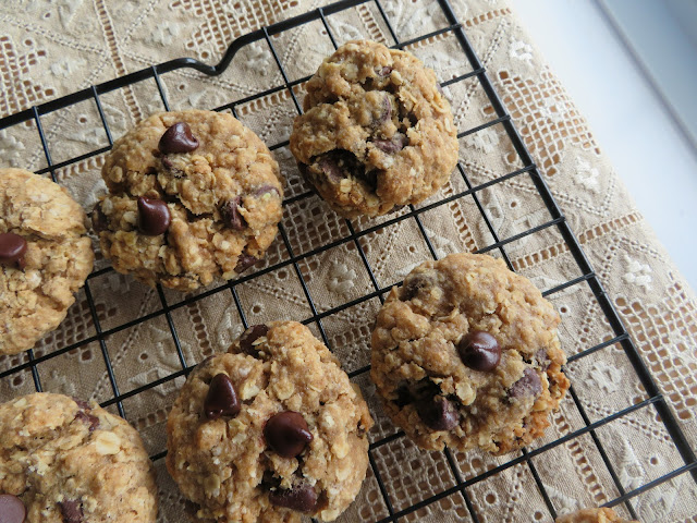 Healthy Chocolate Chip Oatmeal Cookies