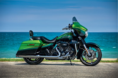 2011-Harley-Davidson-FLHXSE2CVO-Street-Glide