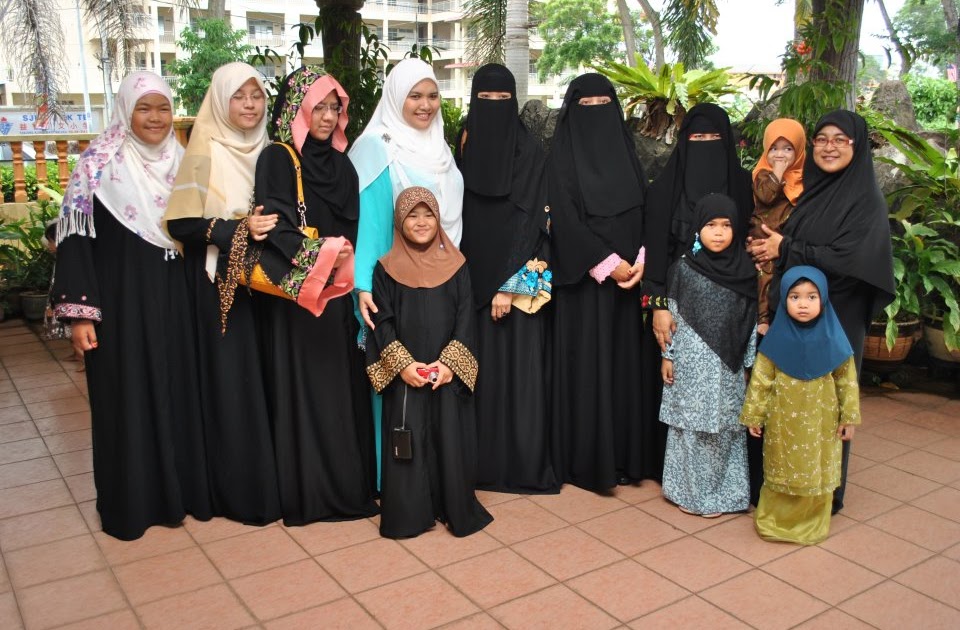 Keluargaku Sayang 8 Sifat Pakaian Wanita Islam 