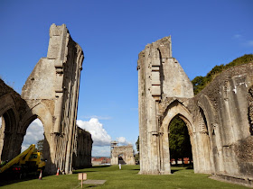 by E.V.Pita (2014) / Glastonbury Abbey, the tomb of King Arthur / Por E.V.Pita (2014) La tumba del rey Arturo en la abadía de Glastonbury